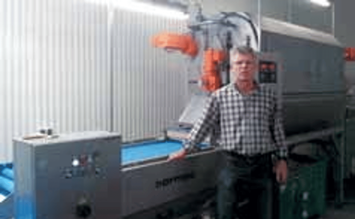 Eberhard Link with his Sormac knife peeling line Eberhard Link with his Sormac knife peeling line