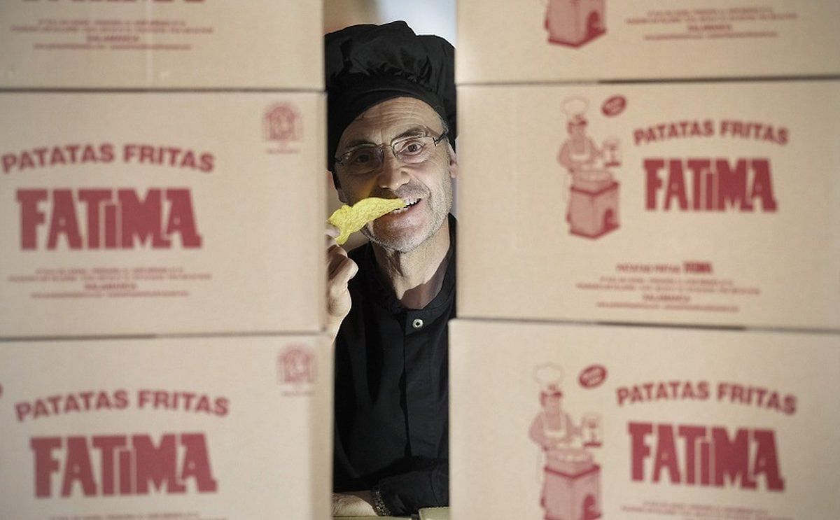 Federico Canete se ha criado desde niño en el negocio familiar. En el proceso de elaboración emplean siempre patata de Castilla y León. (Cortesía: Enrique Carrascal)