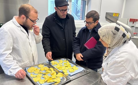 Potential customer delegation from North Africa evaluates potato chips produced during pulsed electric field (PEF) trials at ELEA Technology GmbH’s pilot facilities, guided by the company’s application team. Potential customer delegation from North Africa evaluates potato chips produced during pulsed electric field (PEF) trials at ELEA Technology GmbH’s pilot facilities, guided by the company’s application team.
