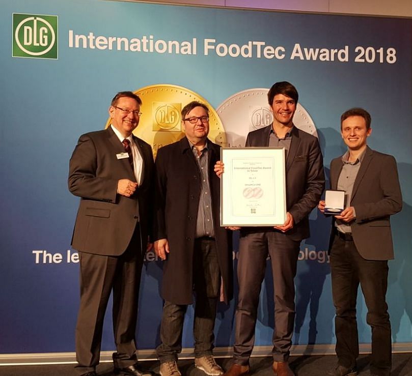 Elea delegation receiving the Silver Award for its SmoothCut™One PEF system at Anuga FoodTec 2018