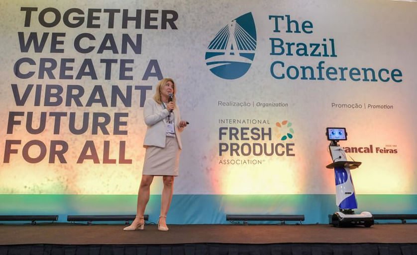 Elena speaking at IFPA's Brazil Conference: diving into robotics and other future food trends