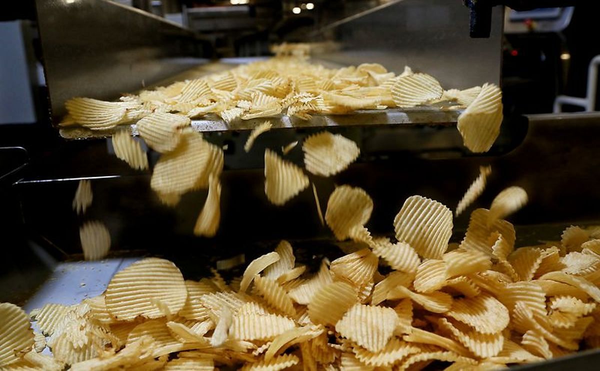 Chips fall off the line at a Shearer's Foods plant in Massillon, Ohio. Courtesy: Lynn Ischay/The Plain Dealer