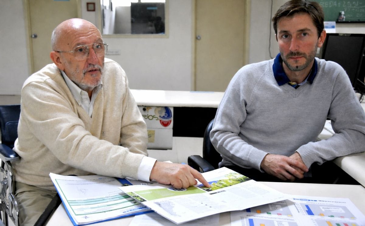 Juan y Leandro Pérsico en LA CAPITAL, explicando los pasos en la producción de papa semilla que se dan a lo largo de un lustro entre Mar del Plata, Calafate y Tres Arroyos.
