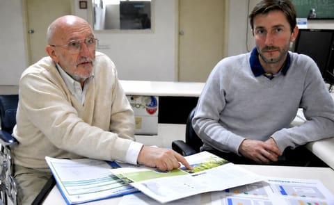 Juan y Leandro Pérsico en LA CAPITAL, explicando los pasos en la producción de papa semilla que se dan a lo largo de un lustro entre Mar del Plata, Calafate y Tres Arroyos. Juan y Leandro Pérsico en LA CAPITAL, explicando los pasos en la producción de papa semilla que se dan a lo largo de un lustro entre Mar del Plata, Calafate y Tres Arroyos.