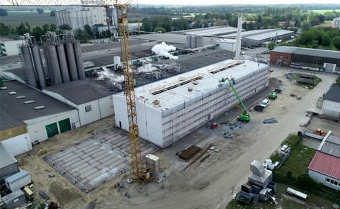 The construction of the new Emsland Group potato flake factory at the production site in Hagenow is making quick, on-schedule progress. The last two of four drum dryers have been installed. The construction of the new Emsland Group potato flake factory at the production site in Hagenow is making quick, on-schedule progress. The last two of four drum dryers have been installed.