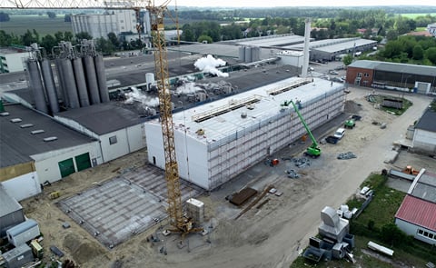 The construction of the new Emsland Group potato flake factory at the production site in Hagenow is making quick, on-schedule progress. The last two of four drum dryers have been installed. The construction of the new Emsland Group potato flake factory at the production site in Hagenow is making quick, on-schedule progress. The last two of four drum dryers have been installed.