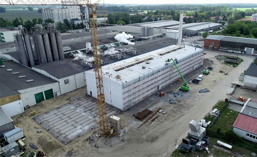 The construction of the new Emsland Group potato flake factory at the production site in Hagenow is making quick, on-schedule progress. The last two of four drum dryers have been installed.