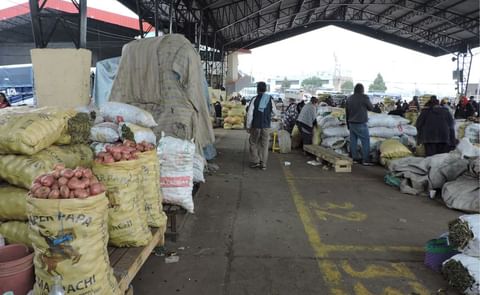 AMBATO, Tungurahua. En el mercado Mayorista se evidencia la variación en los precios, por ejemplo, los de la papa y del tomate riñón se mantienen al alza, mientras que los de la mora siguen bajando. AMBATO, Tungurahua. En el mercado Mayorista se evidencia la variación en los precios, por ejemplo, los de la papa y del tomate riñón se mantienen al alza, mientras que los de la mora siguen bajando.