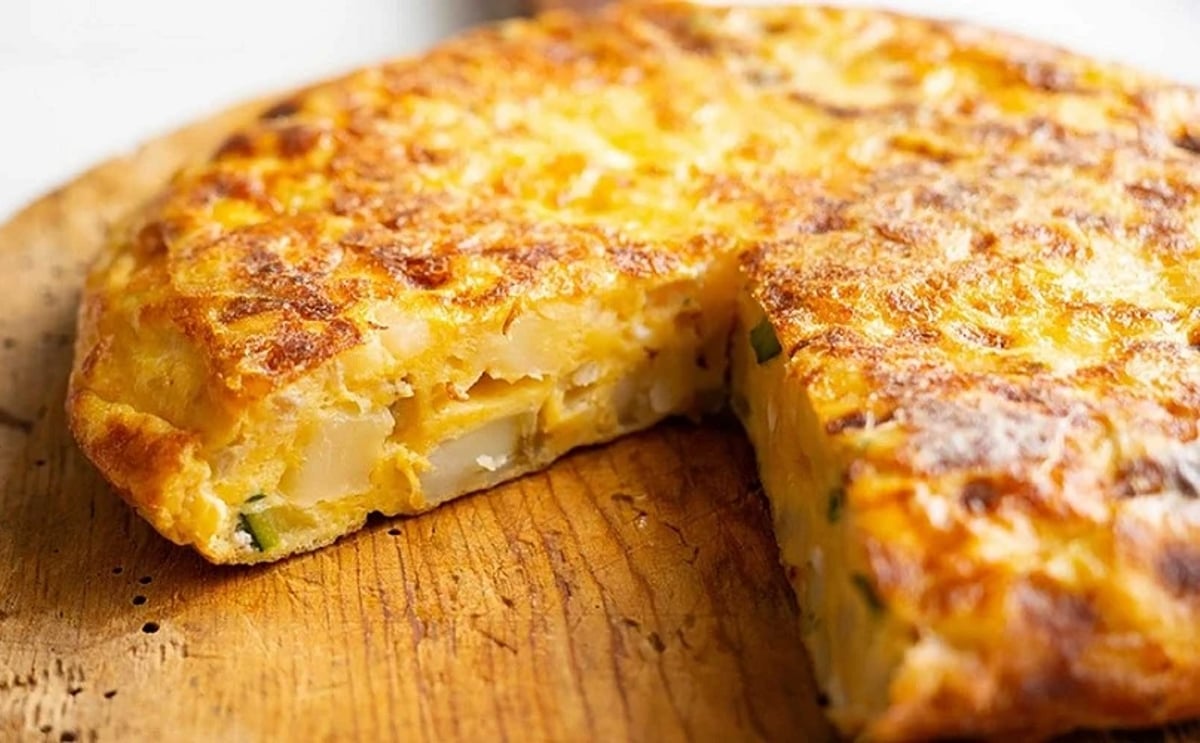 En nuestra gastronomía, la patata ha logrado un lugar de honor como ingrediente esencial de la tortilla española, cuyo consumo aumentó un 14,8%. En nuestra gastronomía, la patata ha logrado un lugar de honor como ingrediente esencial de la tortilla española, cuyo consumo aumentó un 14,8%.