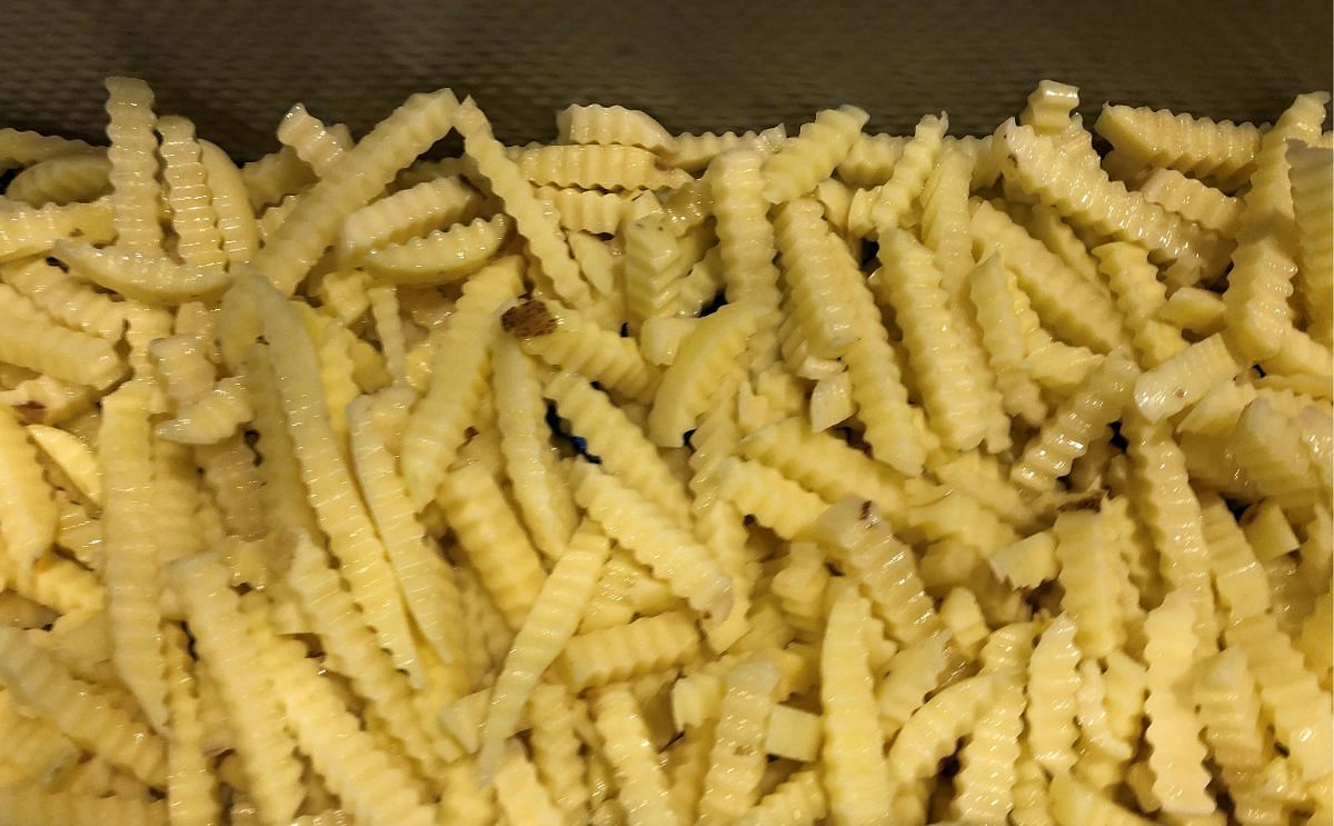 Optimized liquid transfer in crinkle-cut fries with PEF treatment for improved texture and yield Optimized liquid transfer in crinkle-cut fries with PEF treatment for improved texture and yield