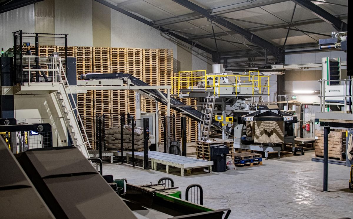 Advanced Packaging Equipment at Maatschap Schuiling: The Combination Weigher, Baxmatic®, and Sewing Lane from Eqraft streamline seed potato processing, ensuring efficiency and flexibility to meet market demands Advanced Packaging Equipment at Maatschap Schuiling: The Combination Weigher, Baxmatic®, and Sewing Lane from Eqraft streamline seed potato processing, ensuring efficiency and flexibility to meet market demands