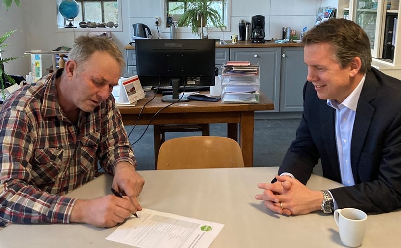 Erik Emmens (left) and David Fousert sign the contract Erik Emmens (left) and David Fousert sign the contract