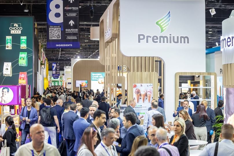 Exhibitors and buyers connect across advanced food-tech and packaging zones.