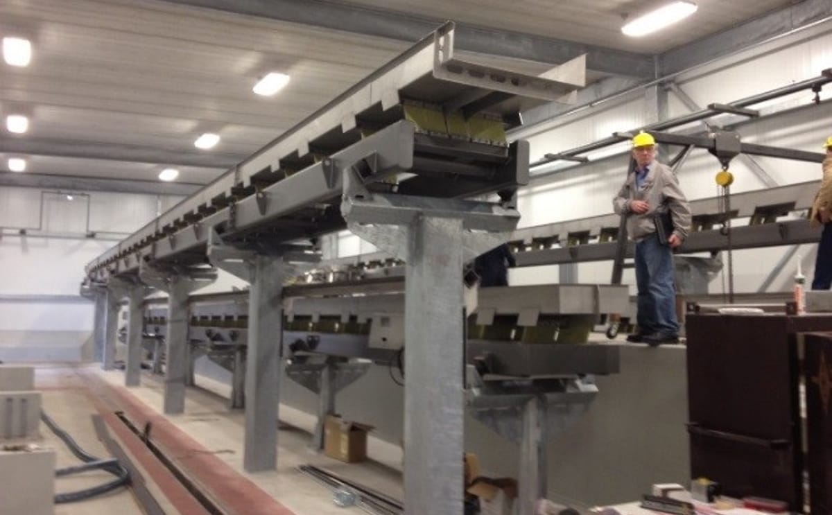 Fabcon Food Systems - FREEDOM Vibratory Conveyor