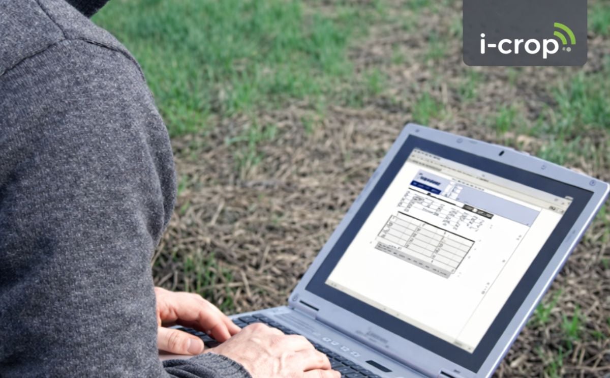 Farmer with i-crop Farmer with i-crop