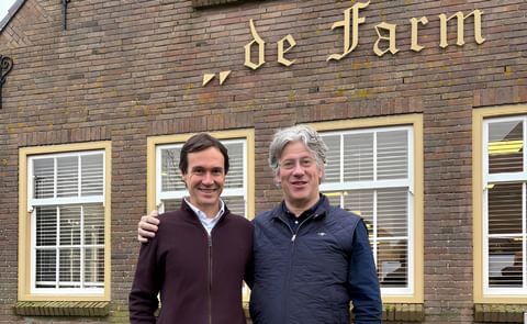 Federico Peralta Ramos junto a un representante de Farm Frites, marcando el inicio de una nueva etapa de expansión en LATAM Federico Peralta Ramos junto a un representante de Farm Frites, marcando el inicio de una nueva etapa de expansión en LATAM