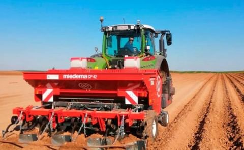 Los hermanos Mateos sembrarán unas 24 hectáreas de patatas. Los hermanos Mateos sembrarán unas 24 hectáreas de patatas.