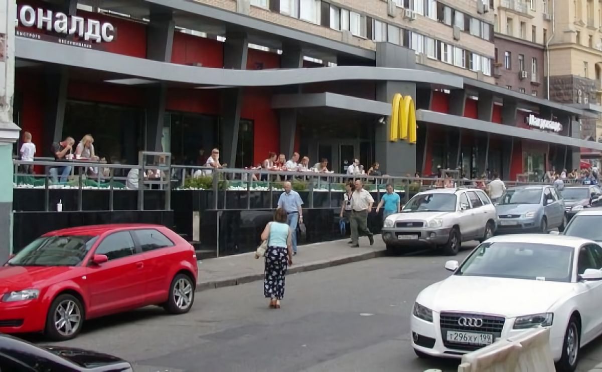 First McDonald's Restaurant in Russia (Pushkin Square) First McDonald's Restaurant in Russia (Pushkin Square)