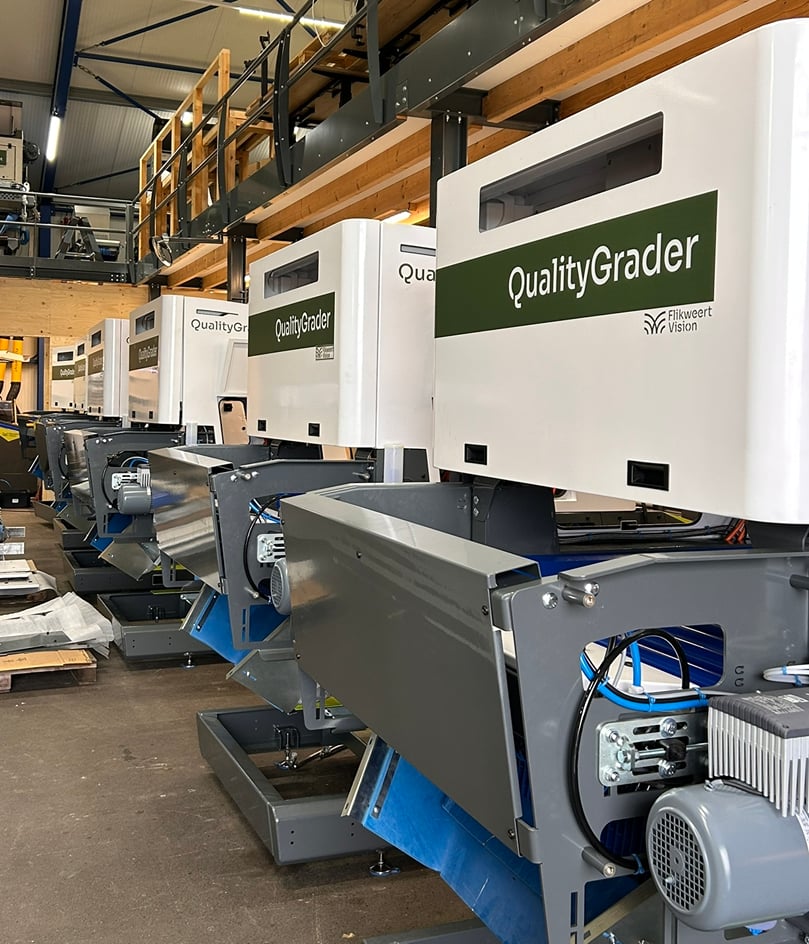 The first series of upgraded Flikweert Vision QualityGraders leaves the production facility, with six advanced optical sorting machines destined for installation in a modern onion sorting line, delivering greater performance, reliability and consistent quality assessment.