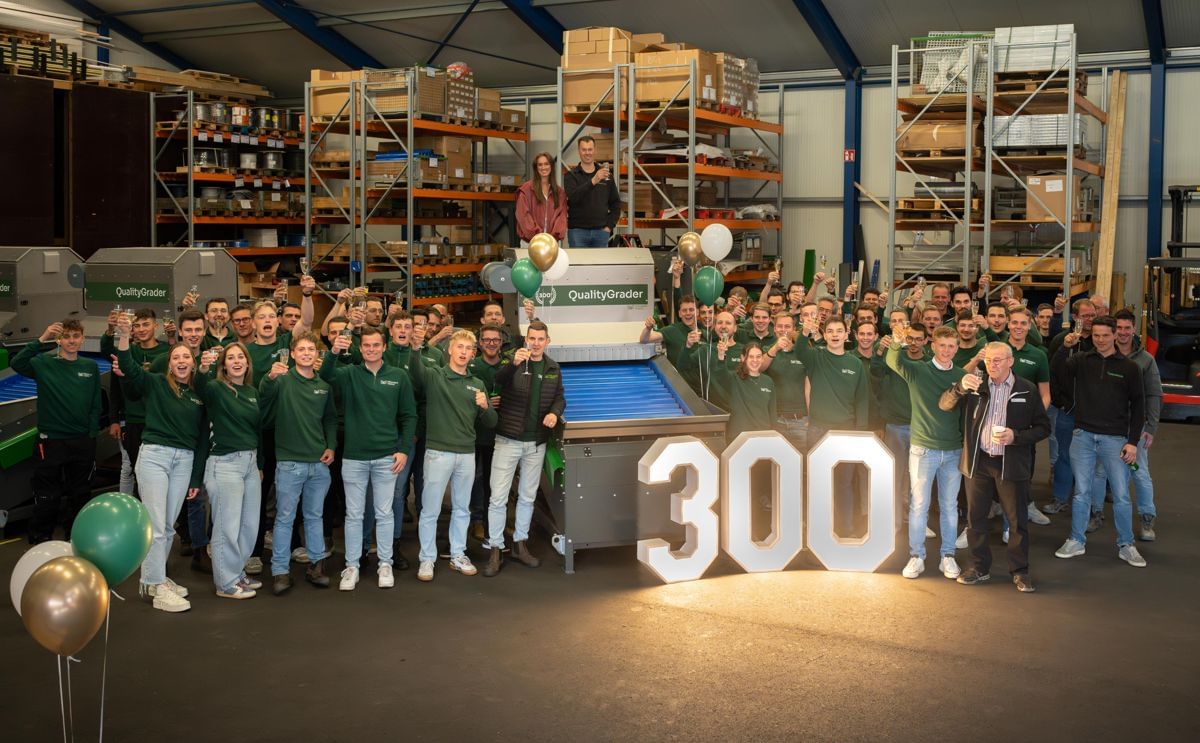 Flikweert Vision marks a major milestone with the delivery of its 300th Quality Grader to Quaak Potato B.V. — the first customer and a trusted partner in agricultural innovation. Flikweert Vision marks a major milestone with the delivery of its 300th Quality Grader to Quaak Potato B.V. — the first customer and a trusted partner in agricultural innovation.