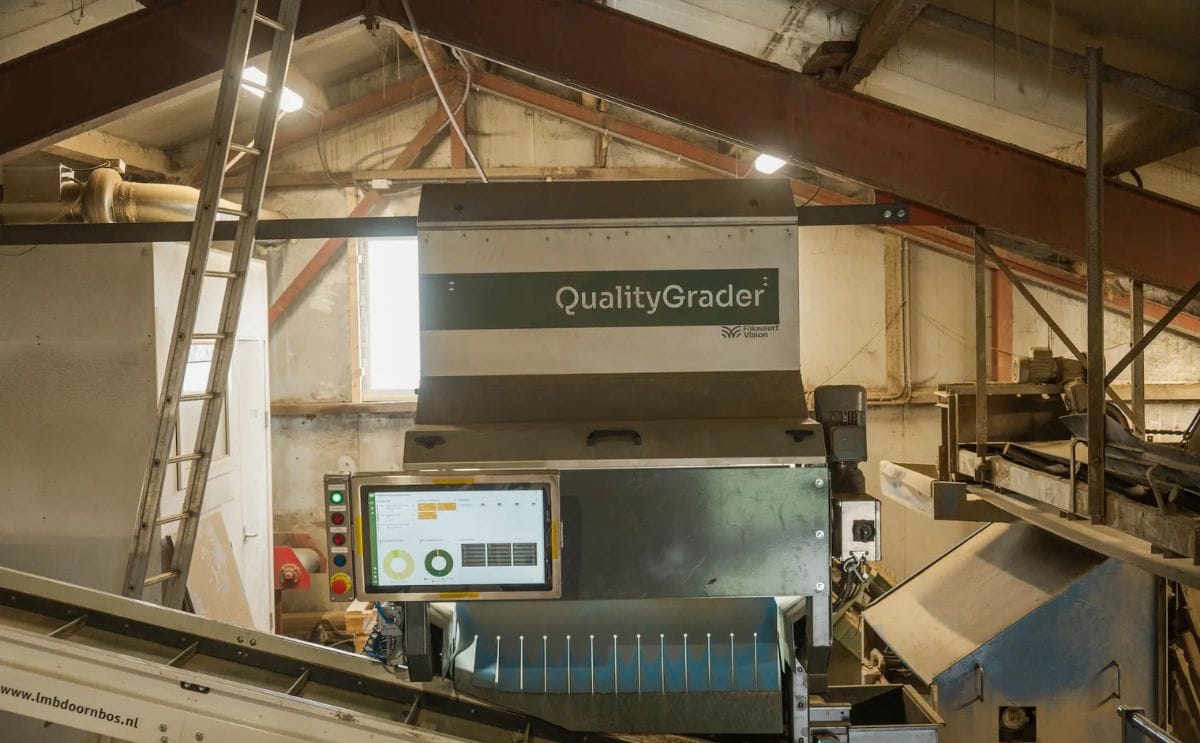 The QualityGrader system enables automated potato sorting, reducing labor needs and enhancing quality control in daily operations. The QualityGrader system enables automated potato sorting, reducing labor needs and enhancing quality control in daily operations.