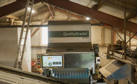 The QualityGrader system enables automated potato sorting, reducing labor needs and enhancing quality control in daily operations. The QualityGrader system enables automated potato sorting, reducing labor needs and enhancing quality control in daily operations.