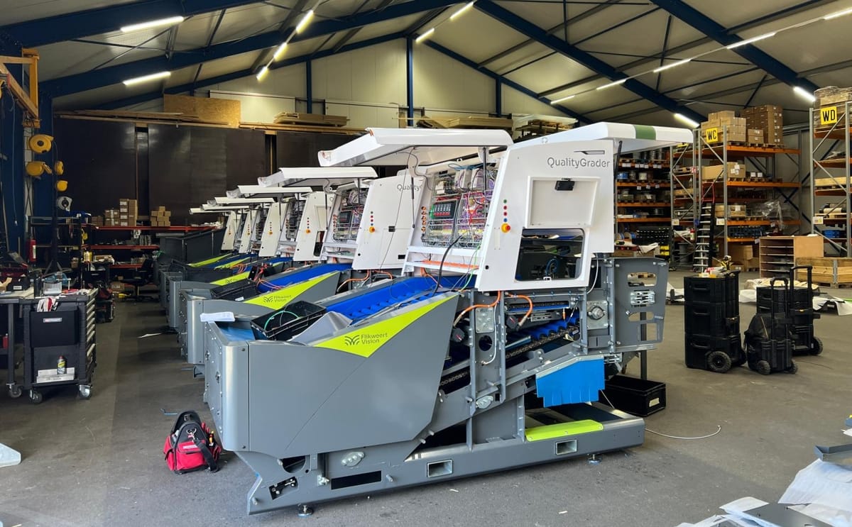 The first six upgraded QualityGraders are ready for delivery from Flikweert Vision's production facility. The machines will soon be commissioned as part of a modern onion sorting line, marking the first delivery of the latest generation of QualityGraders. The first six upgraded QualityGraders are ready for delivery from Flikweert Vision's production facility. The machines will soon be commissioned as part of a modern onion sorting line, marking the first delivery of the latest generation of QualityGraders.