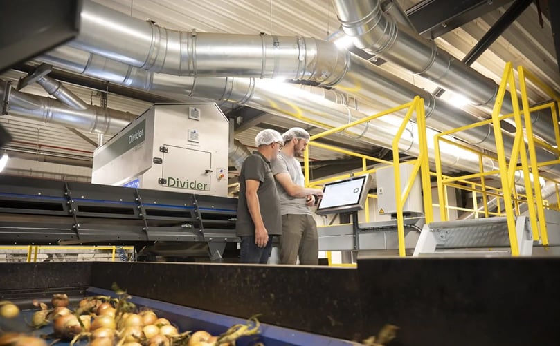  Divider by Flikweert Vision:
An advanced optical sorter that uses AI and camera technology to remove foreign objects like stones and plastic from product streams. With throughput capabilities from <1 ton to 60 tons per hour, it integrates seamlessly into production lines, enhancing efficiency and sustainability. Ideal for improving product purity and preventing equipment wear.