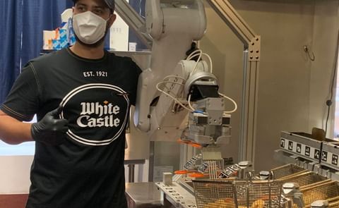 White Castle Just Hired a New Fry Guy—and It's a Robot
White Castle Just Hired a New Fry Guy—and It's a Robot
