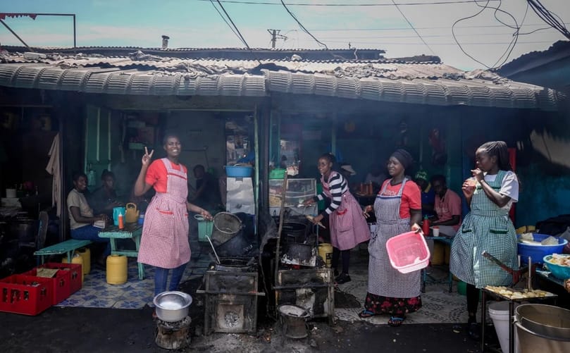 Food vendors prepare fried potatoes at a food stall in Nakuru market in Nakuru, Kenya. (Courtesy: Kreis Visual Storytelling) Food vendors prepare fried potatoes at a food stall in Nakuru market in Nakuru, Kenya. (Courtesy: Kreis Visual Storytelling)
