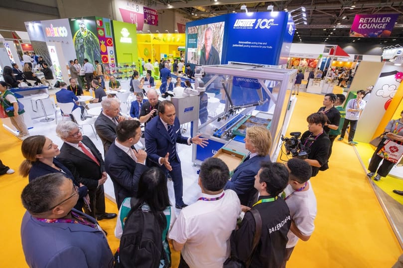 Visitors explore cutting-edge fresh produce technologies and connect with exhibitors at ASIA FRUIT LOGISTICA's dedicated FRESHTech platform. Visitors explore cutting-edge fresh produce technologies and connect with exhibitors at ASIA FRUIT LOGISTICA's dedicated FRESHTech platform.
