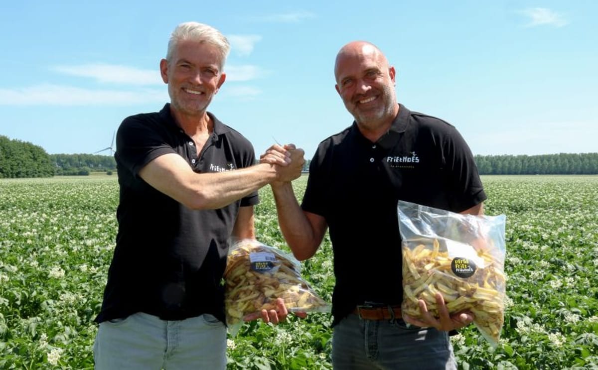 FrietHoes strengthens its growth journey as team members celebrate expansion plans in the field, symbolising a new phase of scaling production, partnerships, and delivering fresh, authentic potato fries to a wider market.