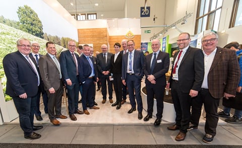 Managing Director Jörg Eggers with the presidents of the associations at the EUROPLANT stand. Managing Director Jörg Eggers with the presidents of the associations at the EUROPLANT stand.