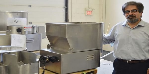 Fry Factory Inc adjusts automatic restaurant french fry cutter to North American potatoes