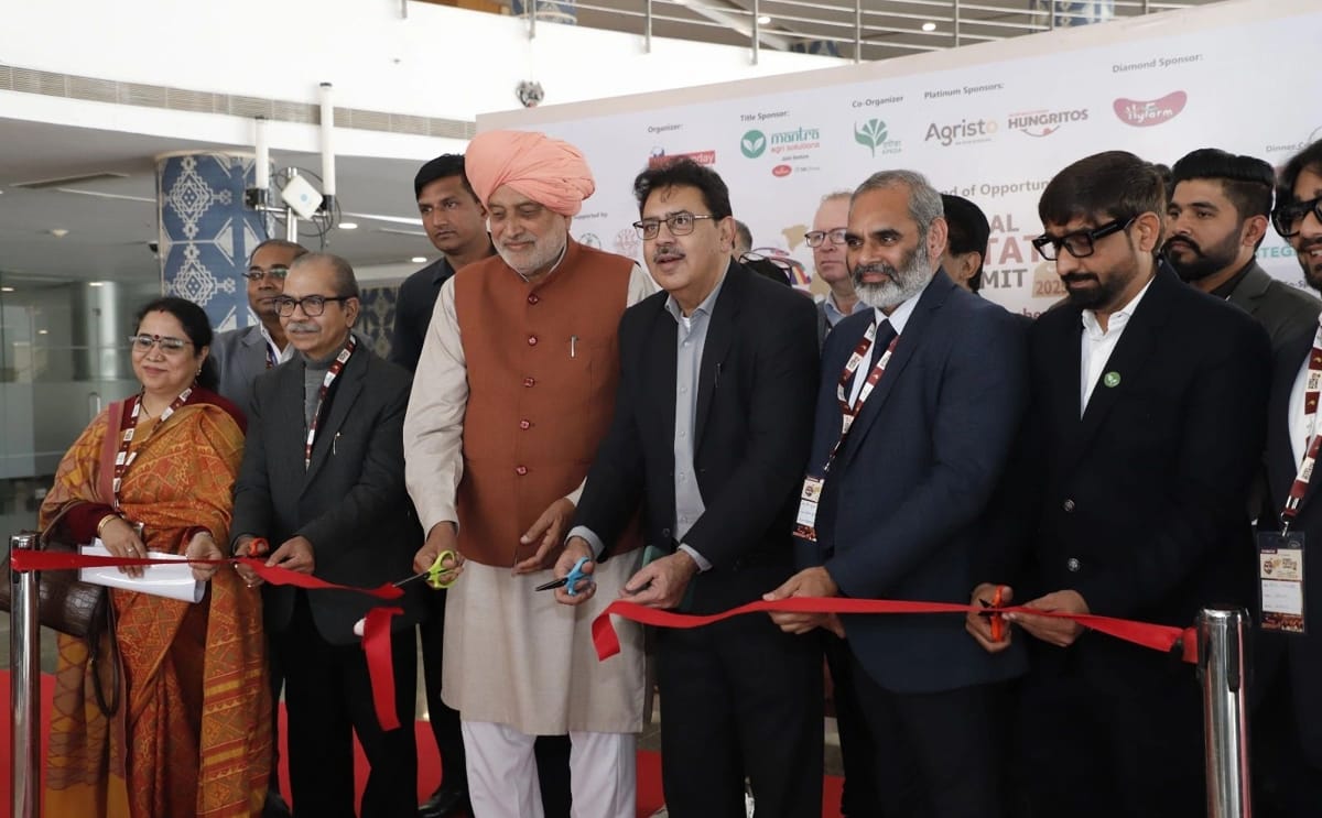 Inaugurating the Global Potato Summit 2025: Shri Shyam Singh Rana, Hon’ble Minister of Agriculture and Farmers Welfare, Government of Haryana, along with Dr. Sudhanshu (APEDA), Mr. Sanderp Thakkar (Founder, Mantra Agri Solutions), Ms. Vinita Sudhanshu (GM Inaugurating the Global Potato Summit 2025: Shri Shyam Singh Rana, Hon’ble Minister of Agriculture and Farmers Welfare, Government of Haryana, along with Dr. Sudhanshu (APEDA), Mr. Sanderp Thakkar (Founder, Mantra Agri Solutions), Ms. Vinita Sudhanshu (GM