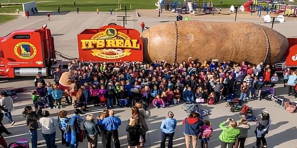 Hundreds of Riverside Elementary School students in Boise, along with teachers, parents and the IPC’s mascots Spuddy Buddy and Spud Beauty, gave the Truck its biggest (and loudest) send-off ever!