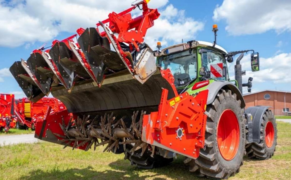 GRIMME GF series rotary tiller with Go-Clean concept, featuring a housing that opens across the entire working width for safe and easy access to internal components and working tools. GRIMME GF series rotary tiller with Go-Clean concept, featuring a housing that opens across the entire working width for safe and easy access to internal components and working tools.