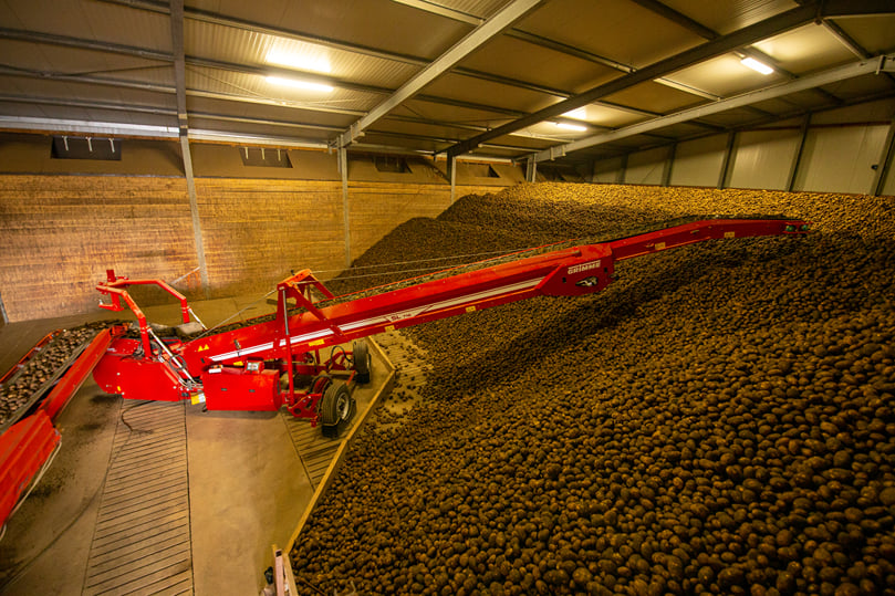 With the new Grimme's SL 716 Quantum warehouse fillers, three new store filling functions are available. With the new Grimme's SL 716 Quantum warehouse fillers, three new store filling functions are available.