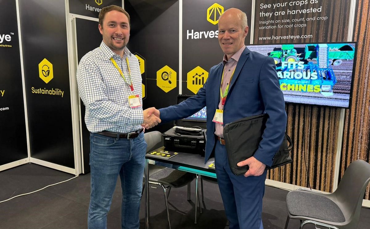 L-R Harry Tinson, general manager at HarvestEye, and Antti Hintikka, U2 Online Oy