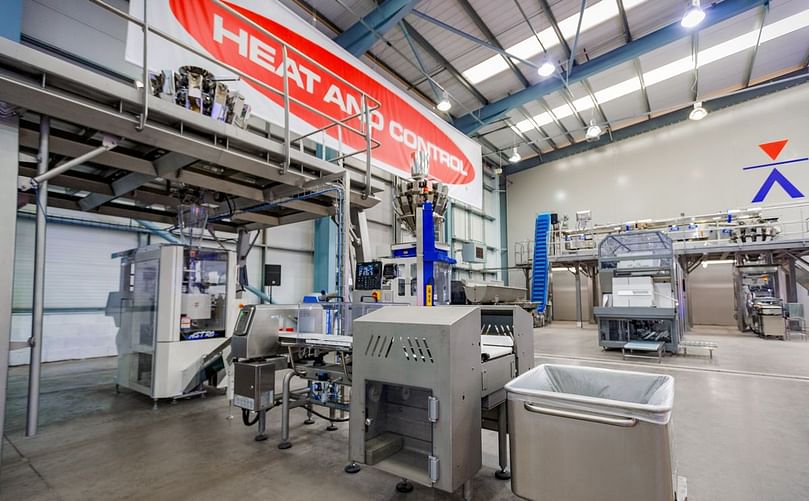 The product then moves from the weighers into the Inspira twin or single snack food bagmakers The product then moves from the weighers into the Inspira twin or single snack food bagmakers
