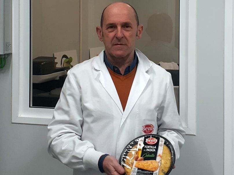 Hilario Zapata, Director de operaciones de BS Cocinados, S.L., nos habla del nuevo proyecto y de lo que supone la incorporación de la nueva unidad de TOMRA. Hilario Zapata, Director de operaciones de BS Cocinados, S.L., nos habla del nuevo proyecto y de lo que supone la incorporación de la nueva unidad de TOMRA.