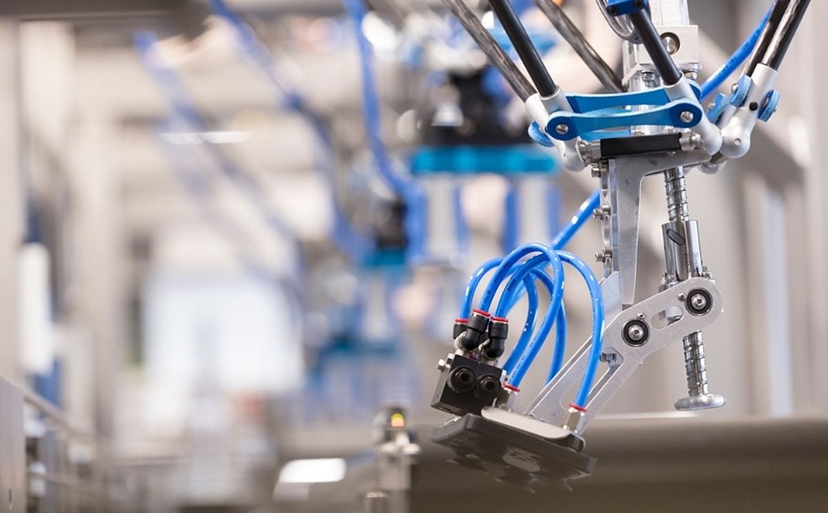 How Does Robotic Case Packing Improve Business Efficiency?