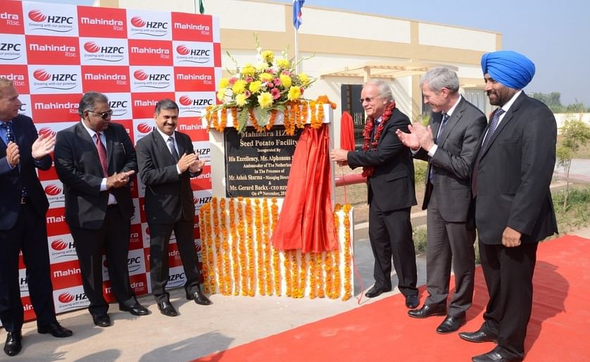 Today, the new Mahindra HZPC aeroponics facility in Mohali was inaugurated by Alphonsus Stoelinga, the Honourable Ambassador of the Netherlands in the presence of Ashok Sharma, MD & CEO-MASL and Gerard Backx, CEO HZPC Holding B.V.