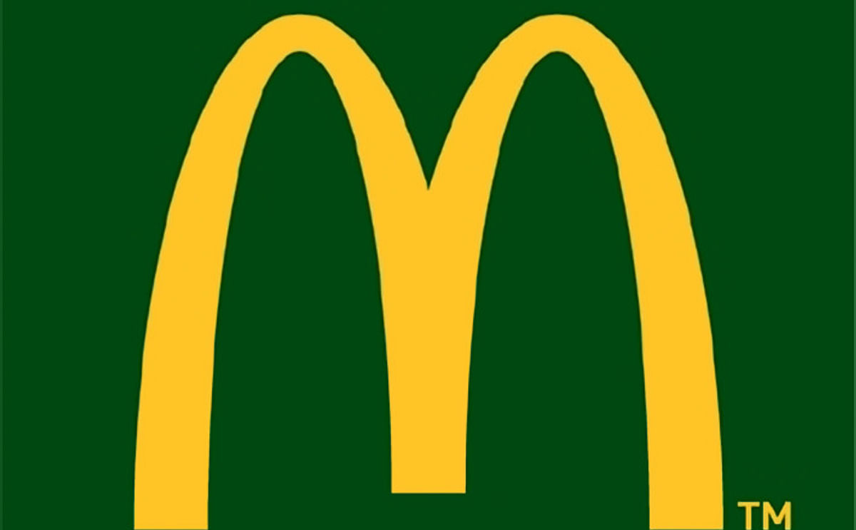 Emblemático logo de McDonald's cambia de color por el medio ambiente