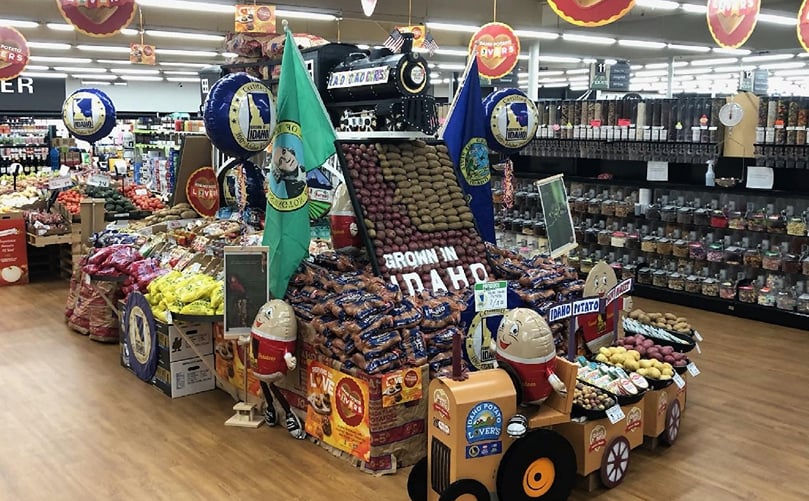 Idaho spuds on the move inspired produce manager Danny Kim’s display at Pick-Rite Thriftway in Montesano, Washington, which took 1st place in the 1-5 register category. Idaho spuds on the move inspired produce manager Danny Kim’s display at Pick-Rite Thriftway in Montesano, Washington, which took 1st place in the 1-5 register category.