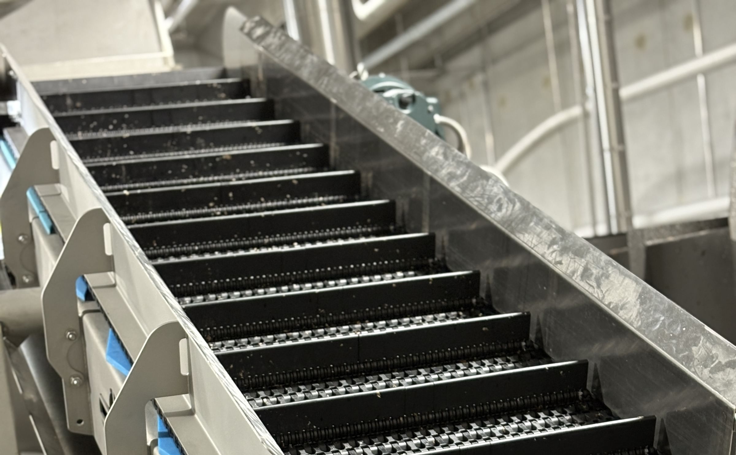 Idahoan Foods adopts Intralox S1750, eliminating unplanned downtime in harsh potato processing.