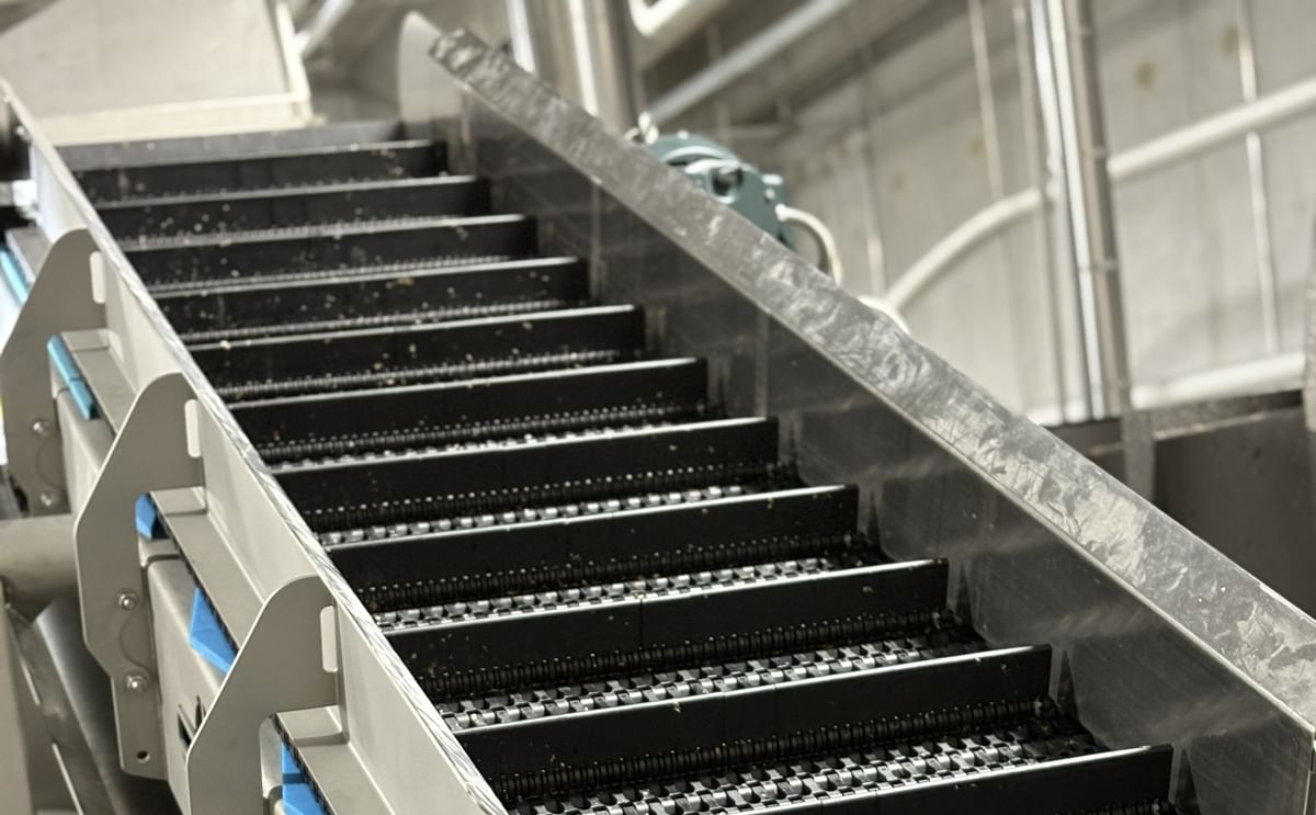 Idahoan Foods adopts Intralox S1750, eliminating unplanned downtime in harsh potato processing. Idahoan Foods adopts Intralox S1750, eliminating unplanned downtime in harsh potato processing.