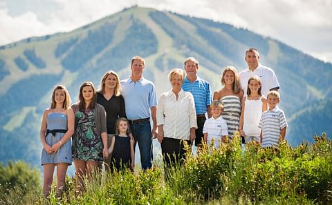 La Familia Imle: Paul y Kathy en el centro, Peter (el hijo) y su familia a la izquierda, Amy (la hija) y su familia a la derecha. (Courtesía: Minnesota Cultivated Wild Rice Council)