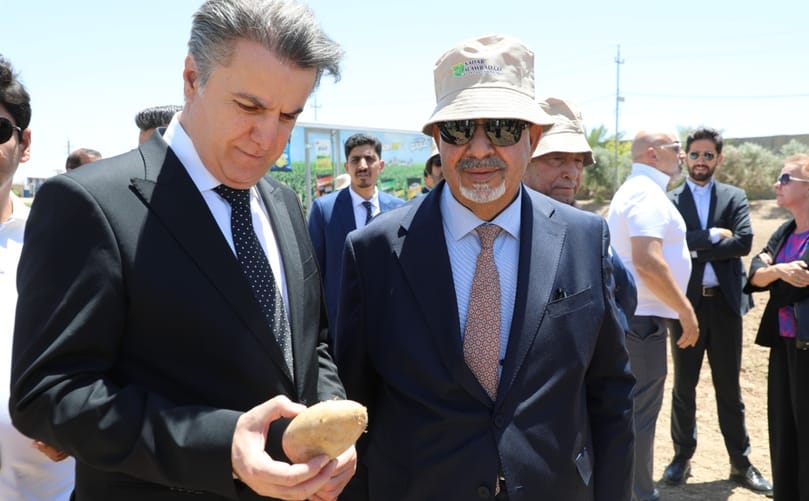 Mr. Sarwar Kamal Hawari, Undersecretary of the Ministry of Industry and Trade, and Mr. Shaban Nahar, Chairman of the Board of Directors of Beirut Erbil Company