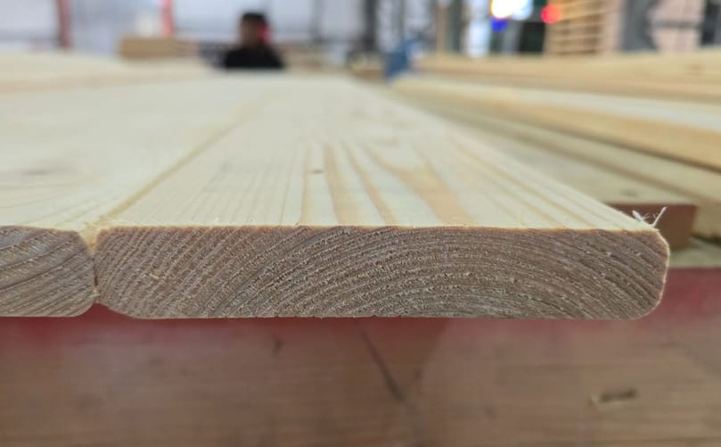 Planed and beveled wooden surfaces used in Inter Agra potato storage crates